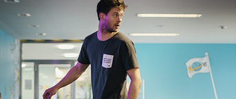 Un collaboratore con hoverboard Un collaboratore con hoverboard